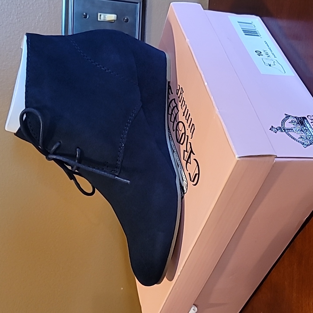 Crown Vintage Short Wave Bootie Navy Size 10